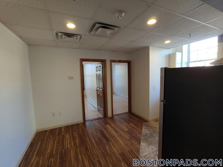 Building Photo - 72 Kneeland St