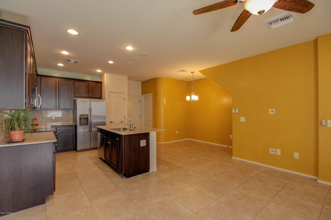 Building Photo - 2418 E Blue Diamond Dr
