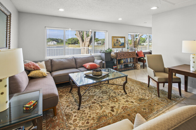 Building Photo - 9145 Beverly Ct