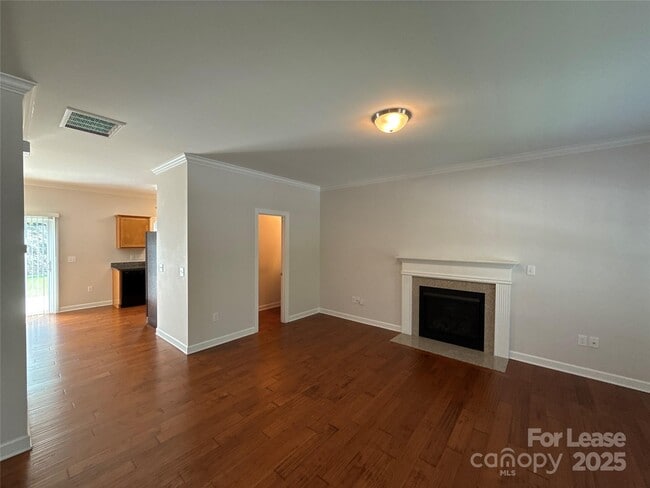 Building Photo - 1224 Summerville Rd