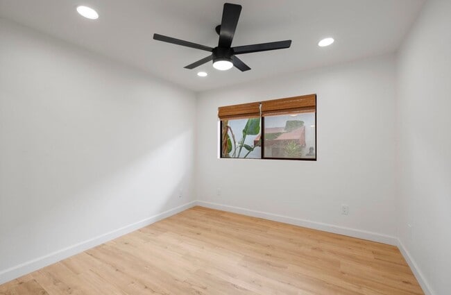 Building Photo - 3 Bed 2 Bath Townhouse For Rent in Pacific Beach.