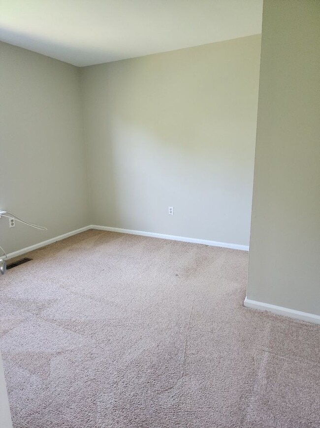 Building Photo - COMING SOON - TOWNHOUSE IN NEWARK/BEAR AREA