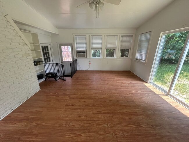 Building Photo - 7201 Mountainbrook Dr