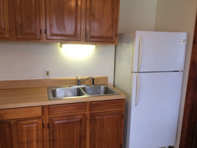 Building Photo - 1 BR Apt Near Fort Wayne Zoo