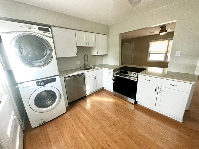 Building Photo - 7330 S 71st St – 2 Bed/1 Bath Ranch in La Vista | Fenced Yard, Attached Garage, Quiet Neighborhood