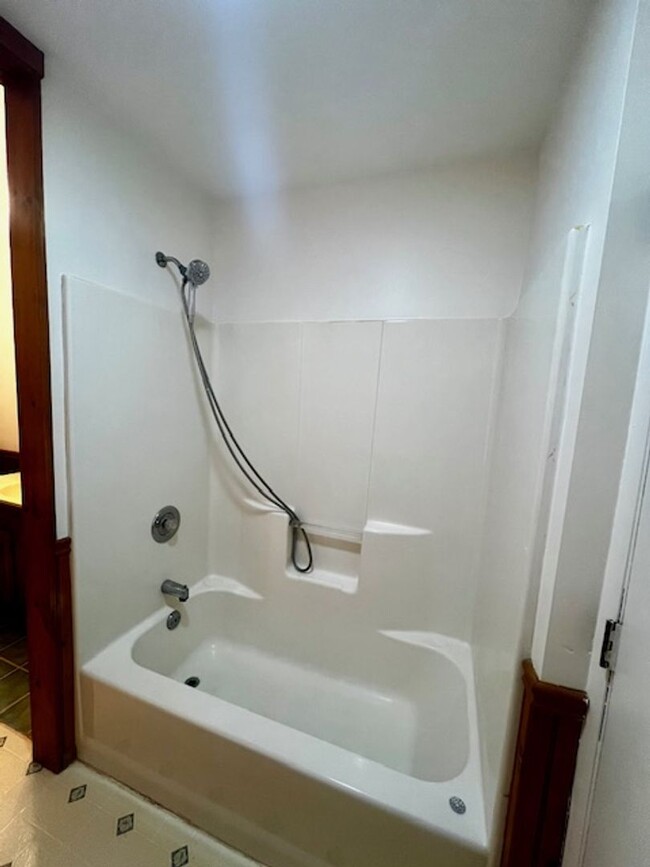 Building Photo - Single Family Home - 2 Beds, 1 Bath- Baldw...
