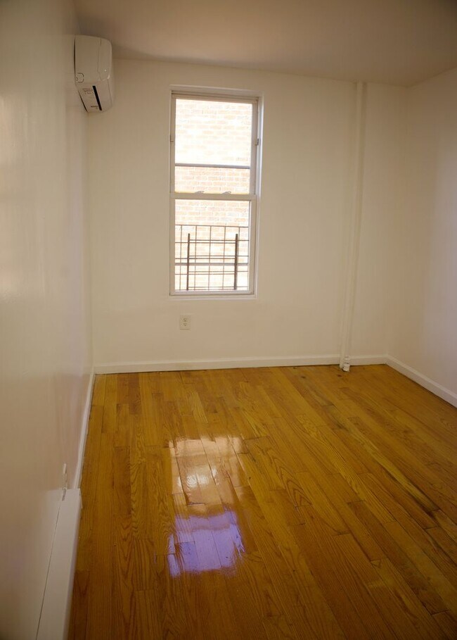 Building Photo - 3663 Bronxwood Ave