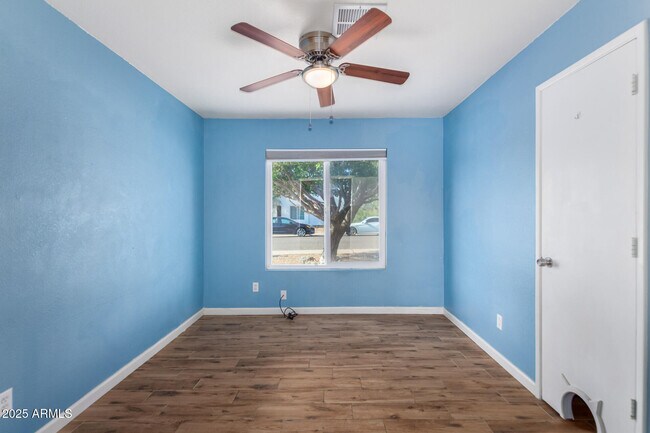 Building Photo - 2235 W Potter Dr