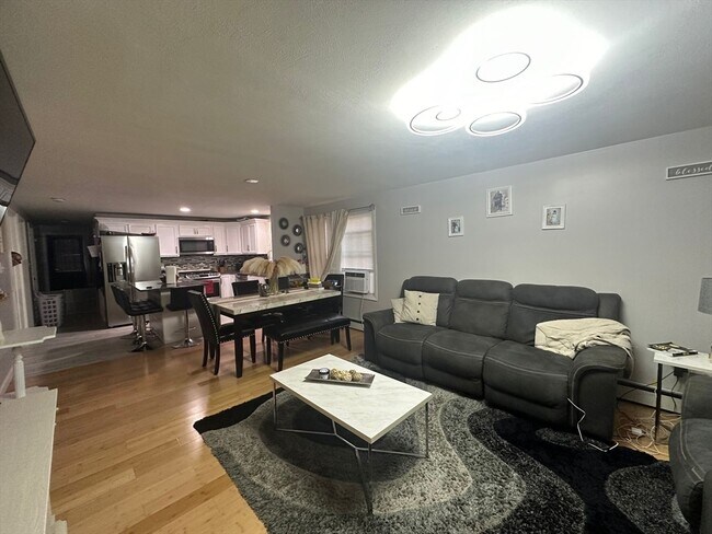 Building Photo - 185B Park St