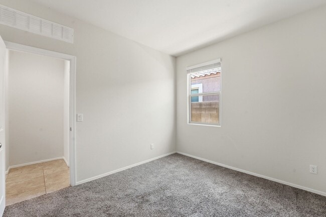 Building Photo - Stylish 3BR Home with Granite Counters + Community Parks & Splash Pads