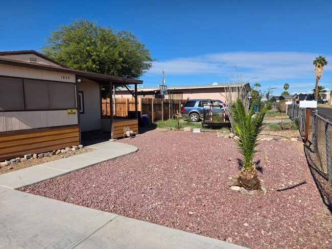 Building Photo - Cute and Clean- 1 bedroom/1 bath home with AZ room in Central BHC