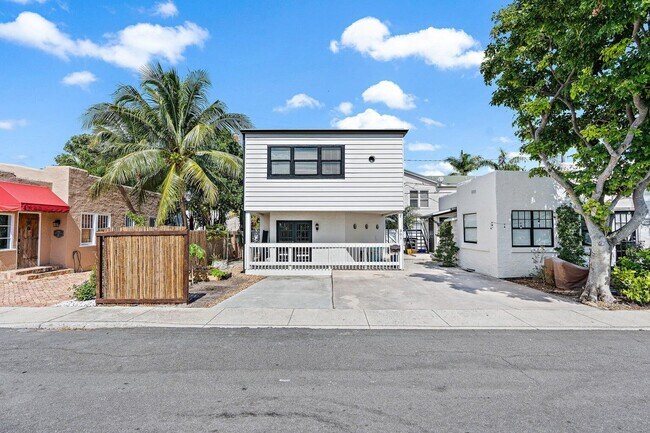 Building Photo - 301 Central Dr