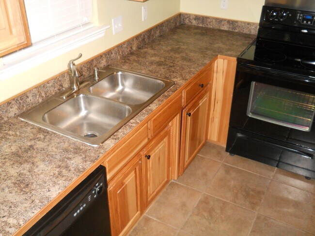 Building Photo - 3 Bedroom Home in Hahira!