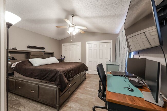 Building Photo - 3 Bedrooms with an office in Southwest Bakersfield!!