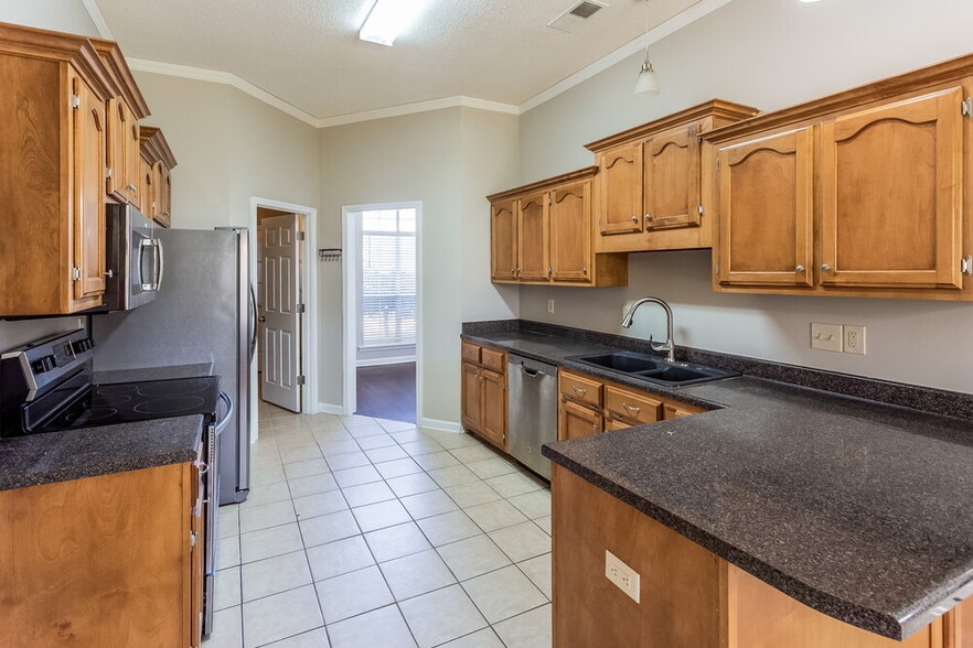 Building Photo - 13073 Braybourne Pkwy