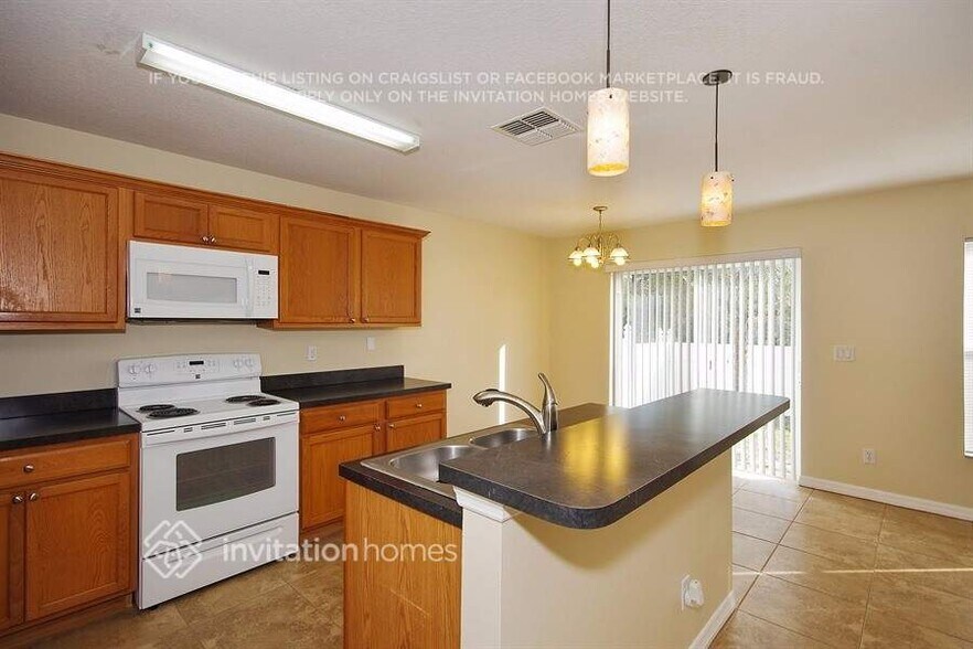 Building Photo - 16951 Sunrise Vista Dr