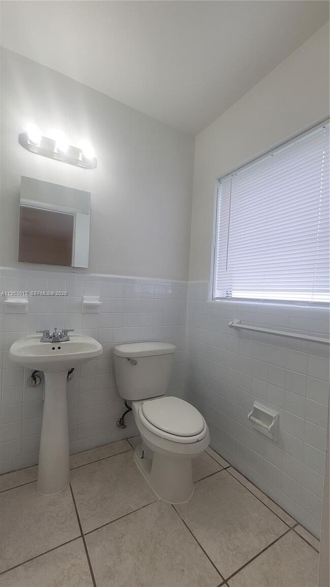 Building Photo - 2601 SW 22nd Ave