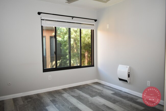 Building Photo - Modern 1 Bd, 1 Ba, 55+ Community ( North P...