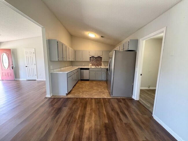 Building Photo - 997 Ridgeland Dr