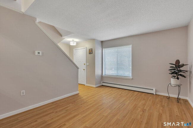 Building Photo - 60 Old Town Rd