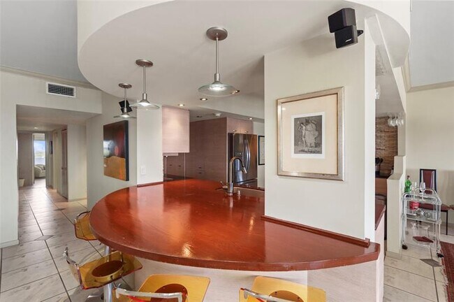 Building Photo - 4900 N Ocean Blvd