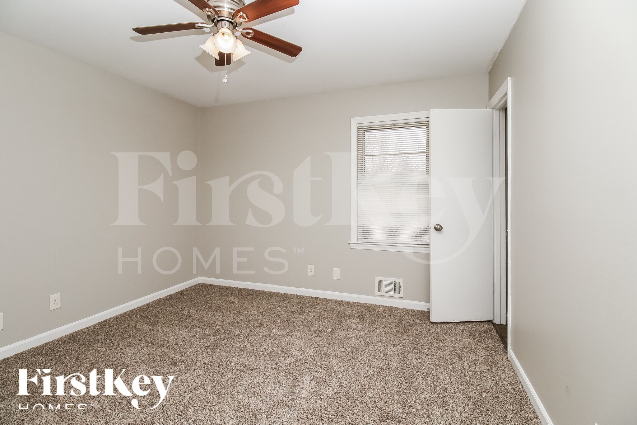 Building Photo - 2672 Lilac Dr