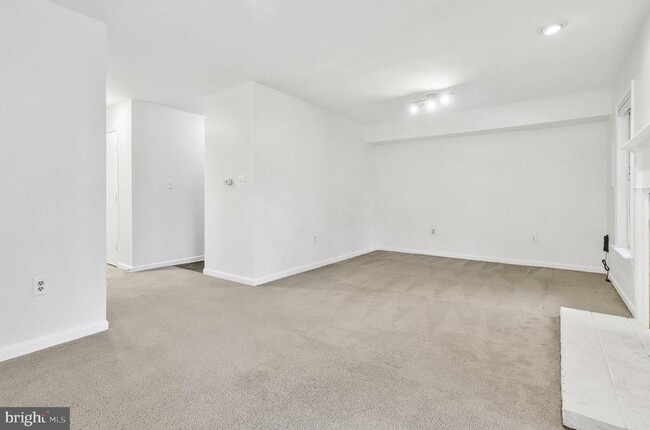 Building Photo - 7413 Salford Ct