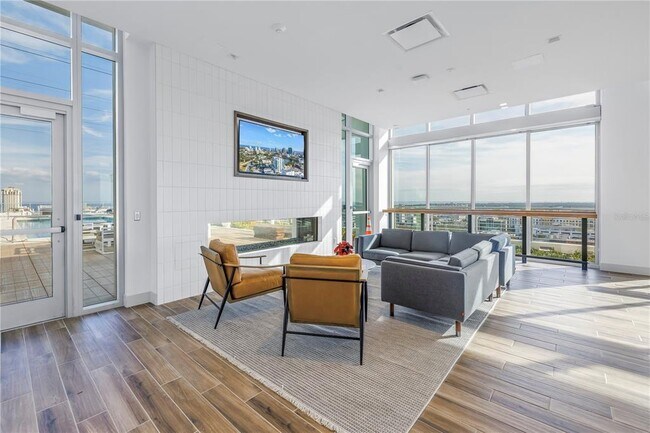 Building Photo - 777 3rd Ave N