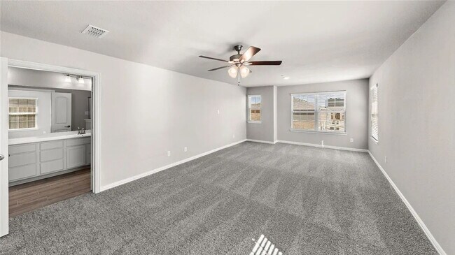 Building Photo - Ready to lease 3 Beds, 2.5 baths Townhome in the Community of Cloverleaf Crossing in Mesquite, TX.