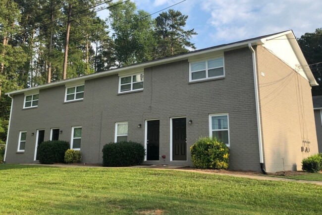 Primary Photo - Village Townhomes of Oxford