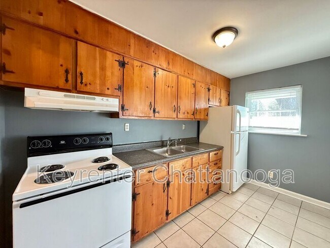 Building Photo - 221 Robert E Lee St