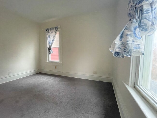 Building Photo - 381 Alden Ave