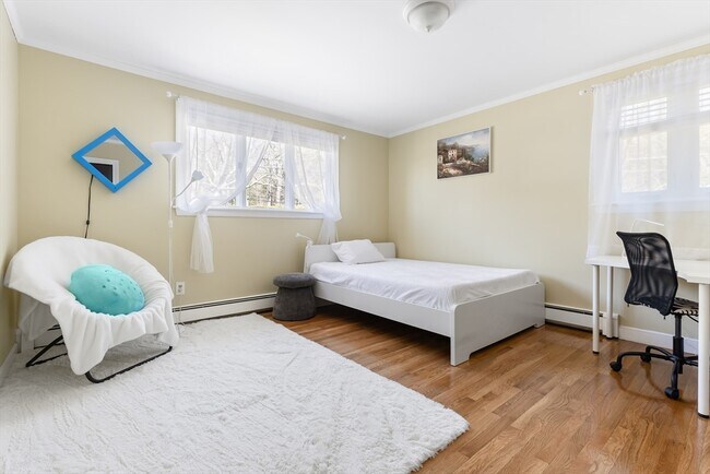 Building Photo - 10 Stonewood Dr