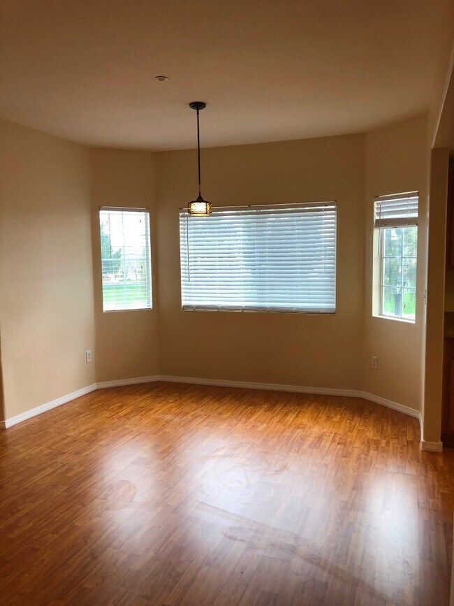 Building Photo - 833 Aspen Peak Loop