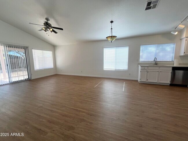 Building Photo - 7504 W Jenan Dr