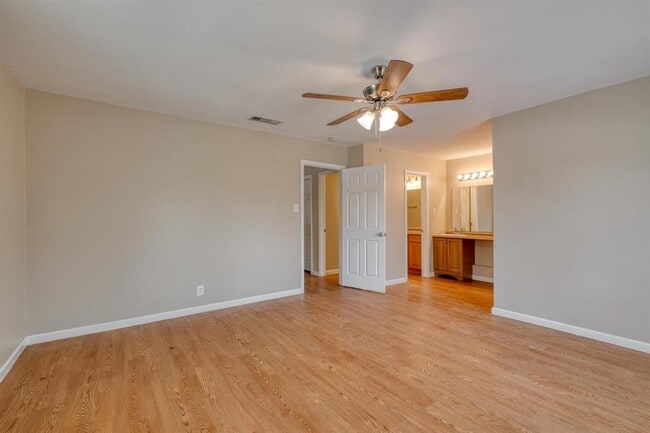 Building Photo - 2700 Catalina Dr