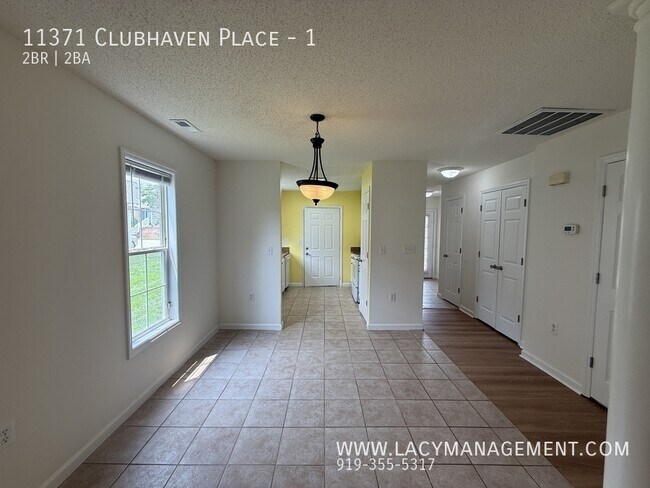 Building Photo - 11371 Clubhaven Pl