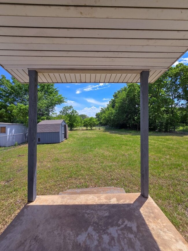 Building Photo - 3 Bedroom 1 Bath Home in Shawnee!