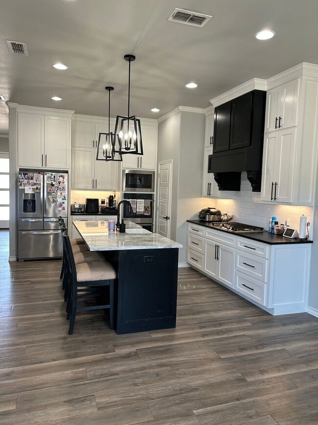 Building Photo - 1104 N Granby Ave