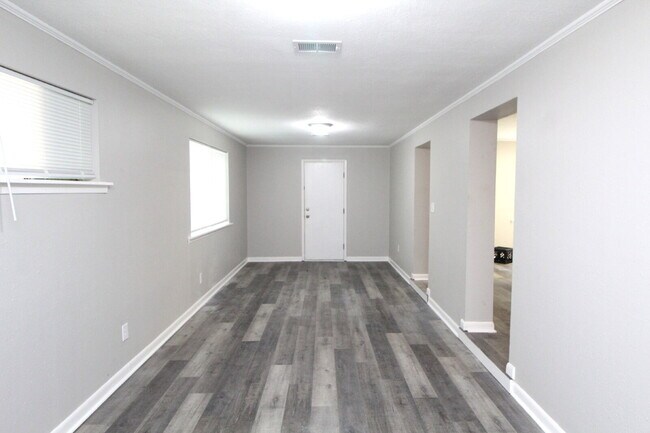 Building Photo - Move-In Ready 3-Bed Home – Pet Friendly & ...