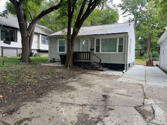Building Photo - Remodeled 2BR Home in Central Park!