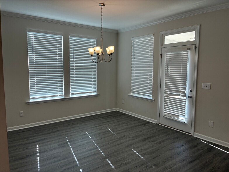 Building Photo - Room in House on Hopper Cir