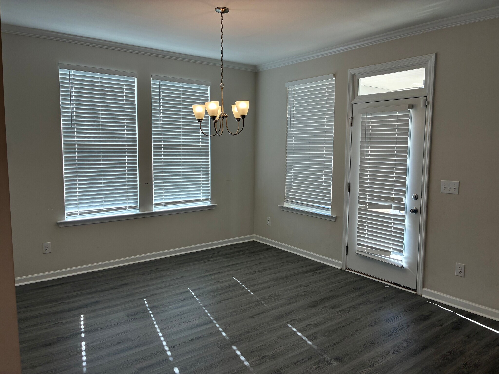 Building Photo - Room in House on Hopper Cir