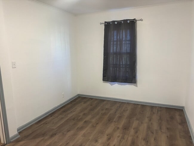 Building Photo - 1325 Circle Dr