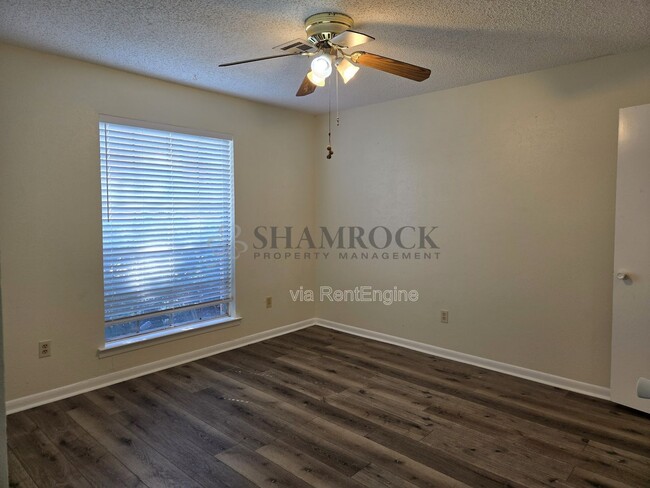 Building Photo - 6625 Dunn Dr