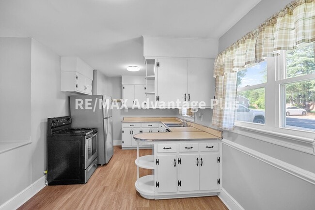Building Photo - 1508 Noblin Dr
