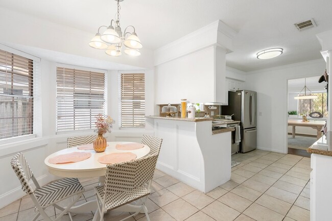 Building Photo - 2214 Deer Valley Dr