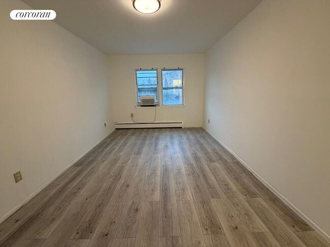 Building Photo - 2735 Cropsey Ave