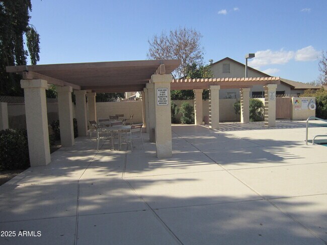 Building Photo - 8820 W Greenbrian Dr