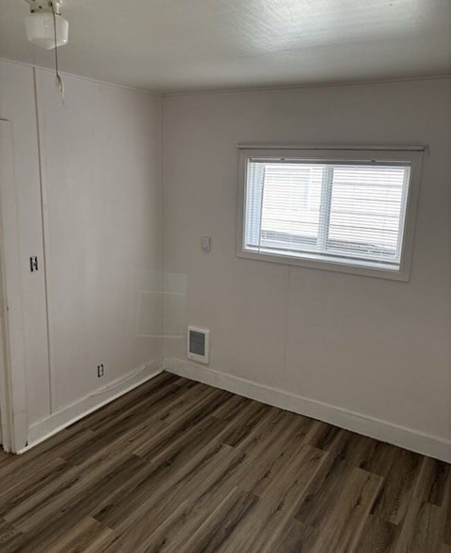 Building Photo - 2Bd/1Ba Single Story House - Available to View!